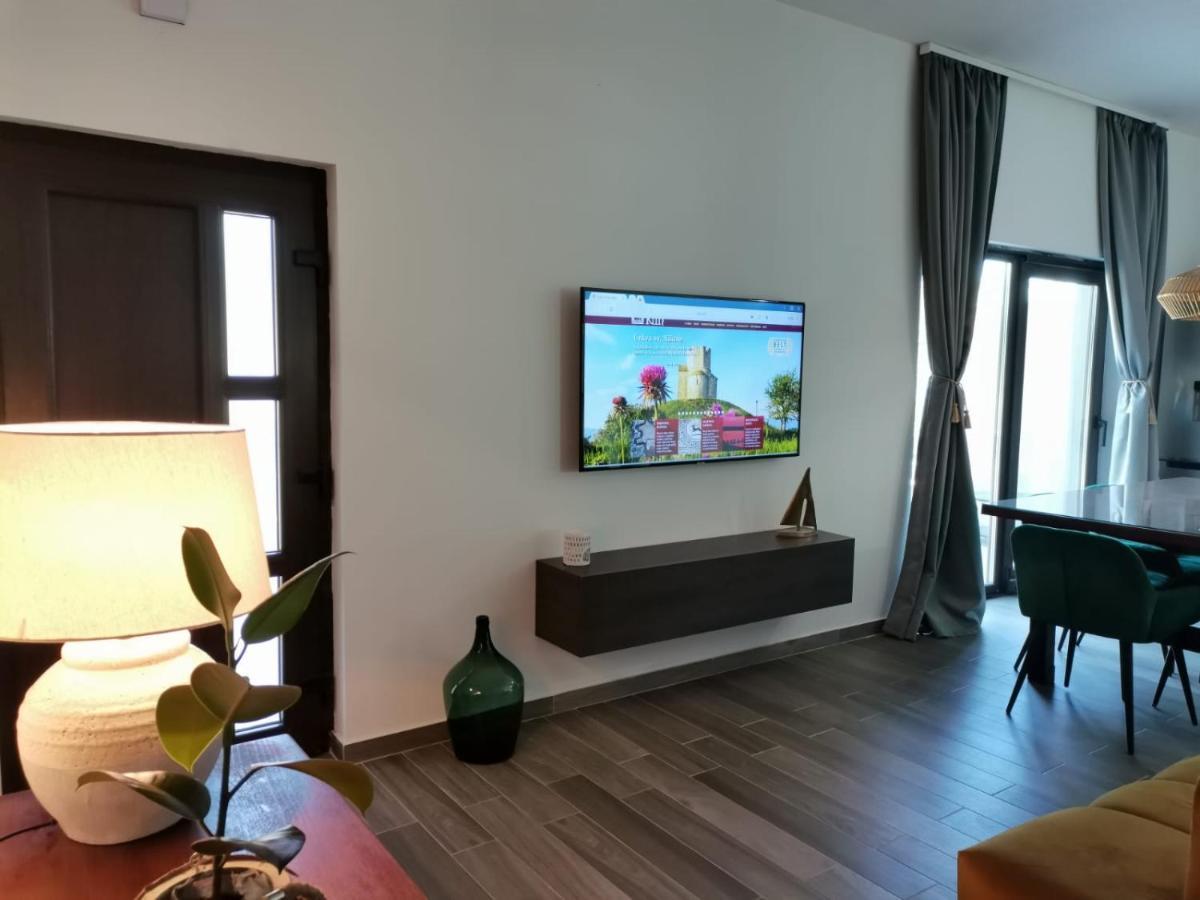 Seaview Apartments, Ventura Apartment *