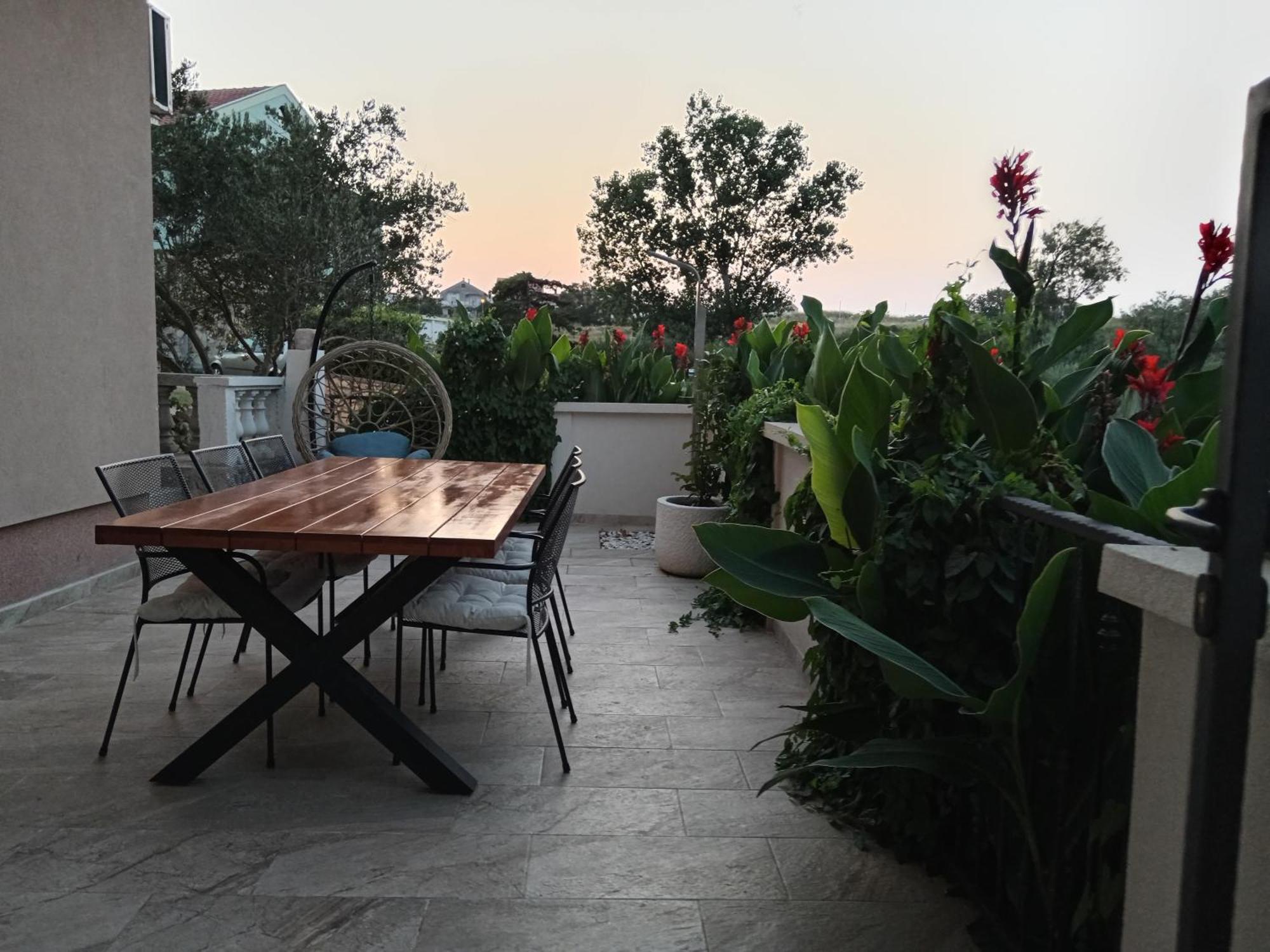 Seaview Apartments, Ventura * Nin