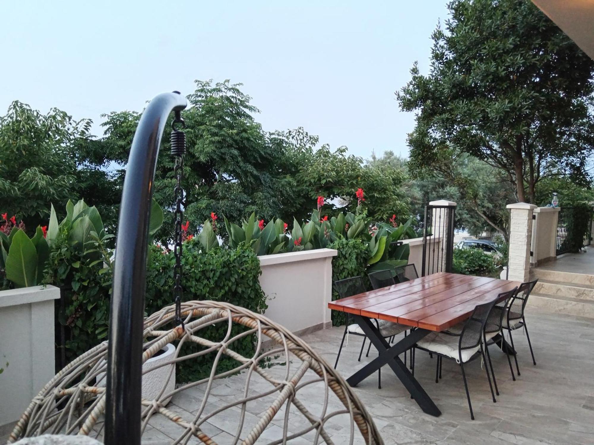 Seaview Apartments, Ventura Apartment Nin
