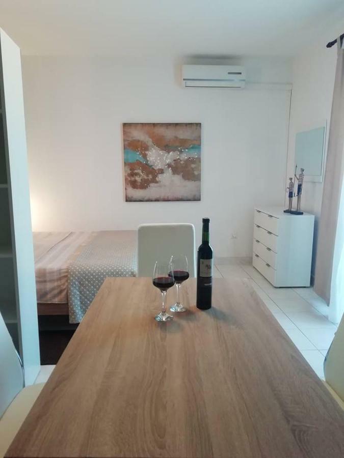 Seaview Apartments, Ventura *