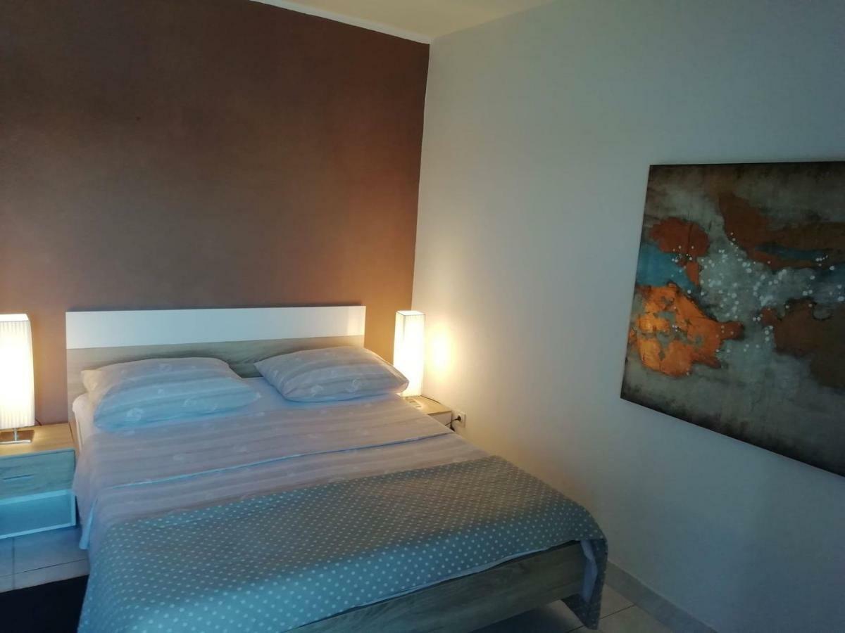 Seaview Apartments, Ventura *