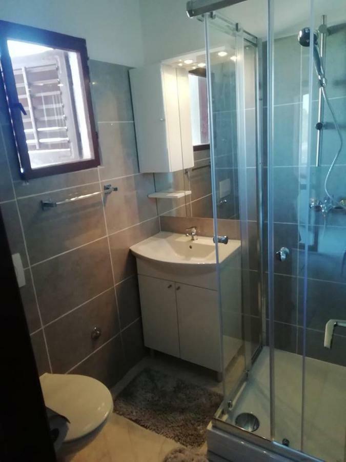 Seaview Apartments, Ventura Apartment *